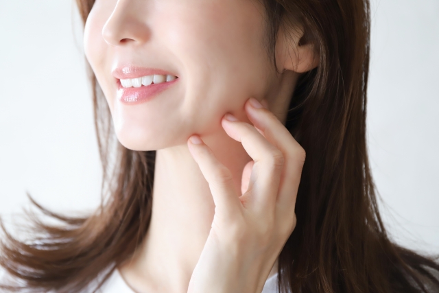 ガミースマイル改善で女性の笑顔に自信を|専門医が教える悩み解消法